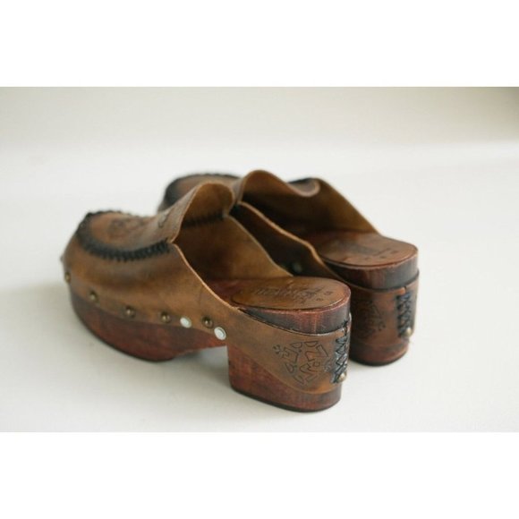 Vintage 70s Leather Hand Tooled Wood Sole Slip on Clogs 10B - Picture 4 of 10